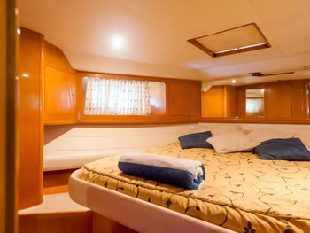 Yacht Uniese 51- Dolphin, Luxury Yacht for Rent