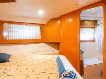 Yacht Uniese 51- Dolphin, Luxury Yacht for Rent